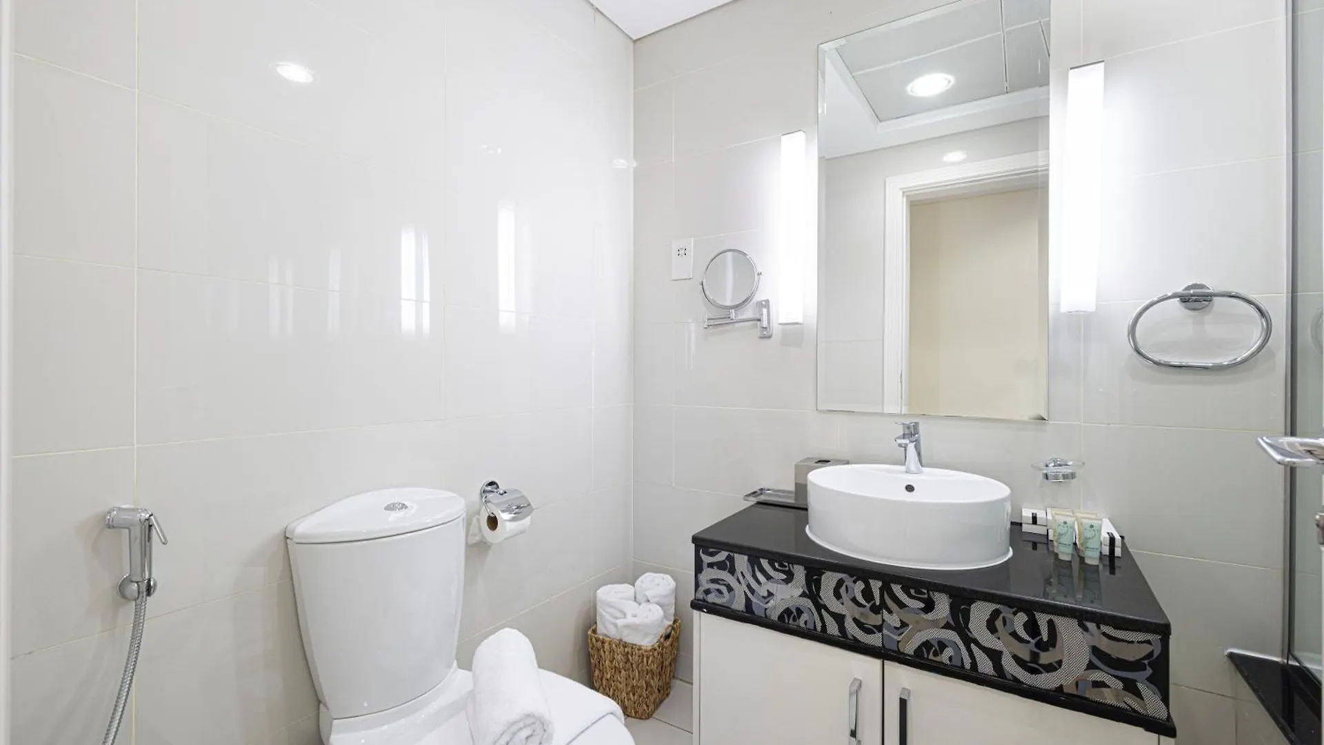 Apartment Damac Maison Mall Street! 2 Bedroom, 1-Minute To Dubai Mall!